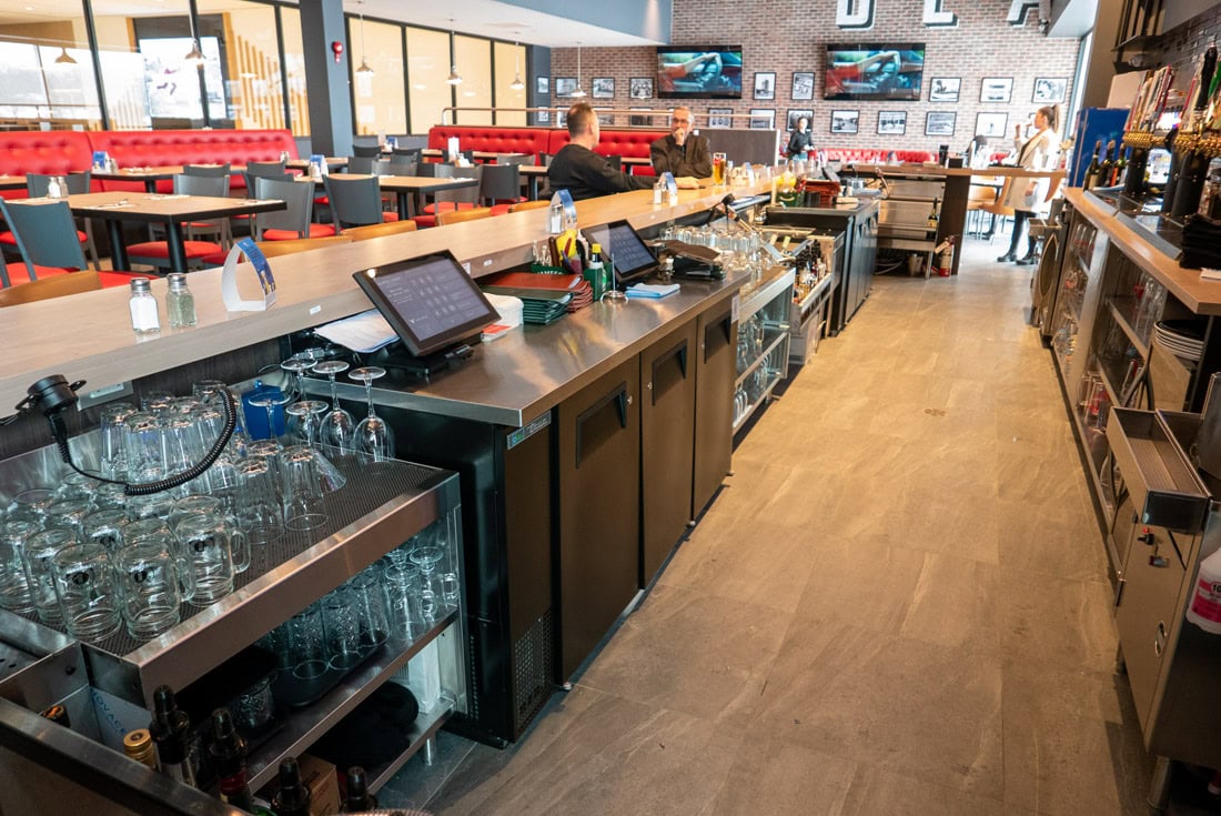 Derrière du comptoir de bar Blaxton