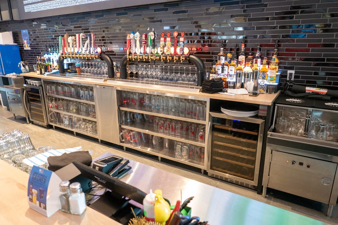 Bar avec pompes à bière au Blaxton