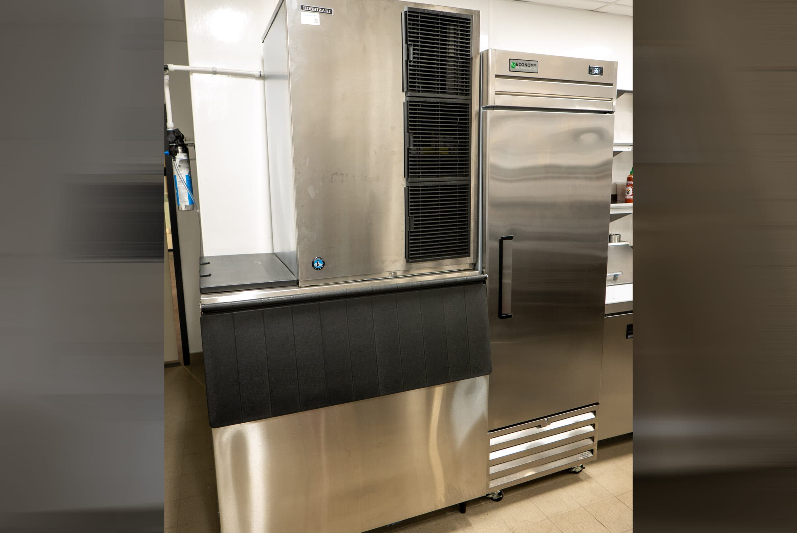 Distributeur à glace Hoshizaki et sa réserve